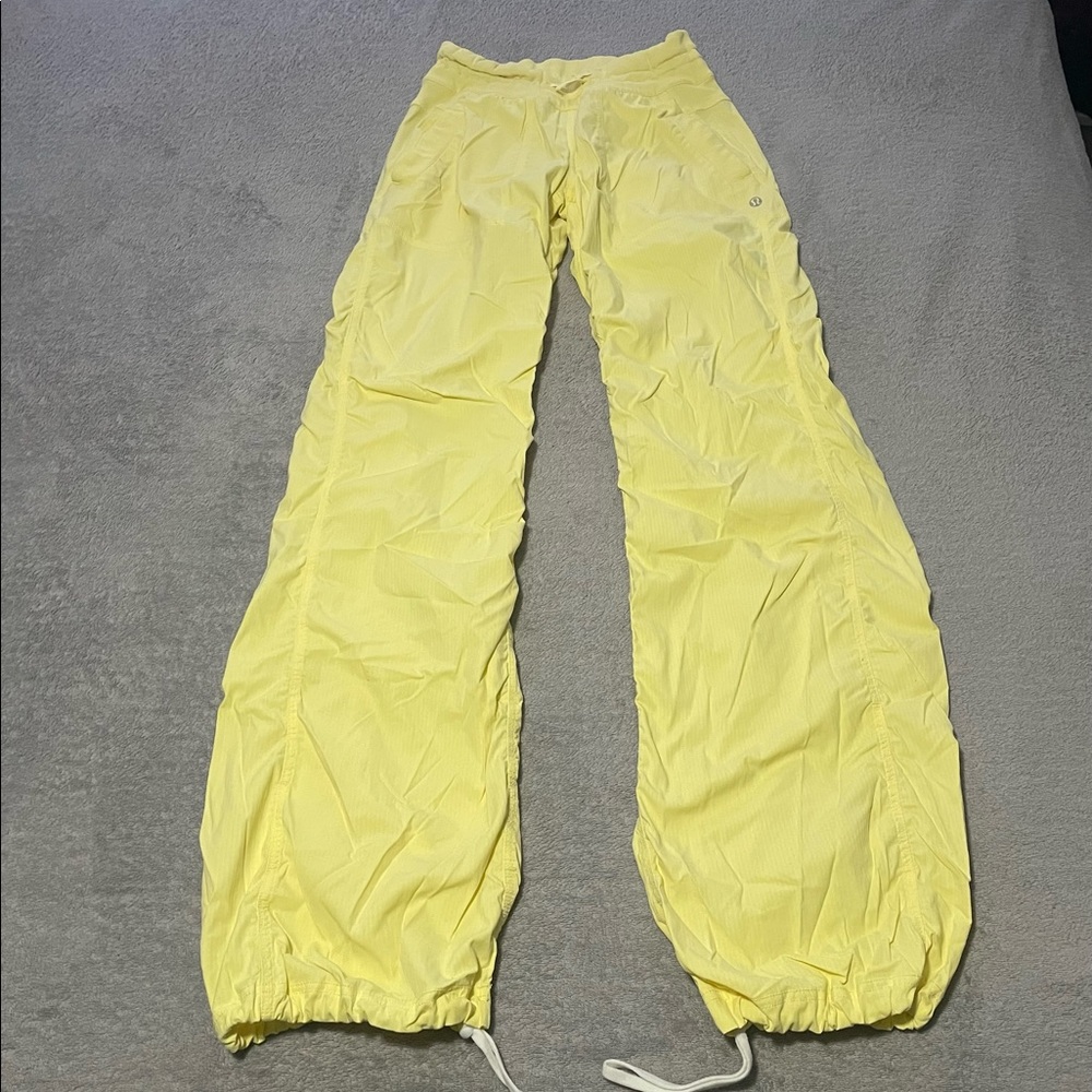 Lululemon studio pant II no liner size 4 mellow lemon excellent condition